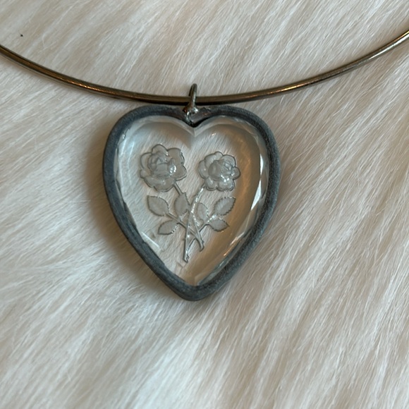 Vtg Beveled Lead Crystal Heart with Flowers Choker Necklace - Picture 5 of 12